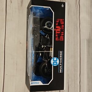 McFarlane‎ DC Multiverse The Batman Movie Batcycle Vehicle